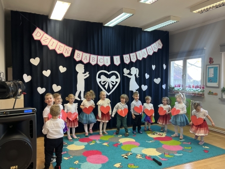 Wyjątkowe spotkanie  z Babciami i Dziadkami w grupie Maluszków  